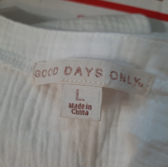 Good Days Only Sleeveless White Pull Over Top Large NWOT - Picture 2 of 10